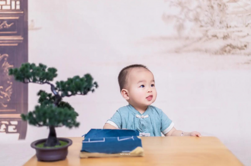 永康怀孕肚子中间凹两边凸